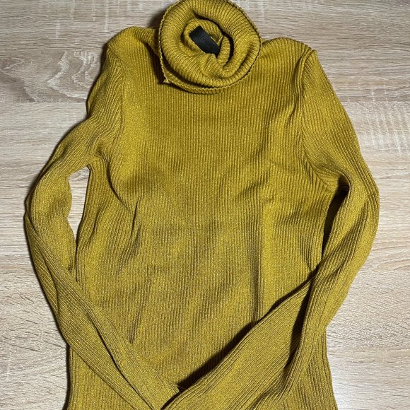 Form Fitting Turtle Neck - Picture 1 of 1